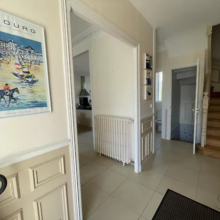 Semesterbostad Spacieuse A Cabourg, 200m Plage, Jardin, 5 Chambres, Parking, Menage Inclus - Fr-1-487-359